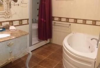 4 odali VIP daire yeni bina has rooms with a private hot tub