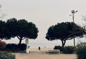 Appartement sur le Port has Balcony rooms