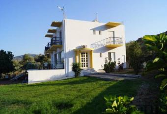 Villa Elaia 50m from the sea has Balcony rooms