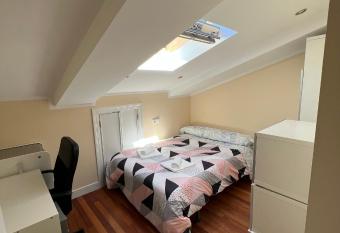 Coraz  n de Salamanca (super c  ntrico) allows 18 year olds to book a room