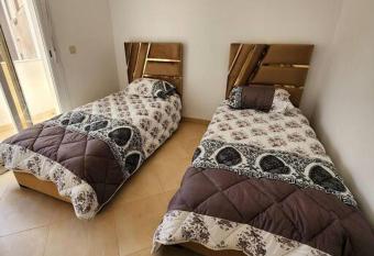 Appartement M3 Calme et Propre avec Parking allows 18 year olds to book a room