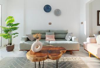 Lovely Seaview Condo in Saba Pasha has Smoking rooms