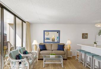 Ka Maluhia Suite, 1 Bed 1 Bath & 1 Free Parking has rooms with a private hot tub