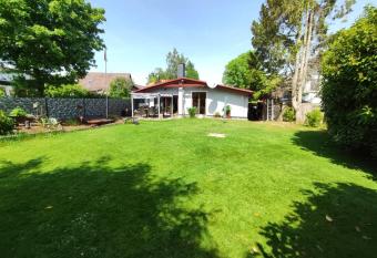 Grosser Bungalow nah zu Hamburg has Balcony rooms