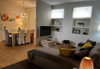 Casa Vacanza SAMIA has Balcony rooms