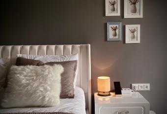 TC homes allows 18 year olds to book a room