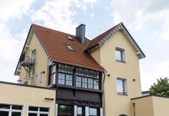 Boutique Hotel & Location Cham allows 18 year olds to book a room