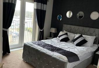 Solent Sunset 2 has Balcony rooms