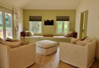 Tara Cottage allows 18 year olds to book a room