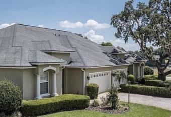 Spacious and bright villa in the Country Club of Sebring has Balcony rooms