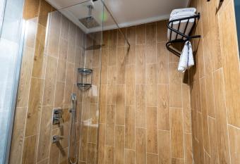 Yusufhan Suites has rooms with a private hot tub