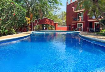 Tamarindo Condo 2BR 2BR+Rooftop steps from beach allows 18 year olds to book a room