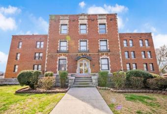 Carson J Morrison Homes has rooms with a private hot tub