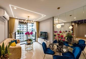 C  N H    1 PH  NG NG   + LUXURY S305 has Balcony rooms