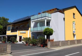 Pension Raabtal has Balcony rooms