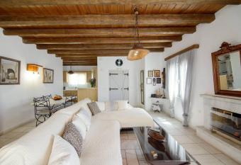 Gremnos Villa has Balcony rooms