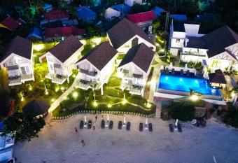 Bel-Is Cove Beach Resort has Balcony rooms