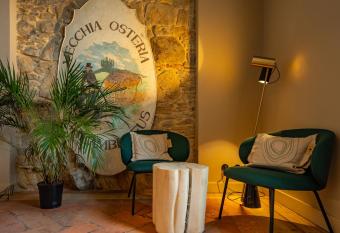 Locanda Moderna Carlambroeus has Balcony rooms