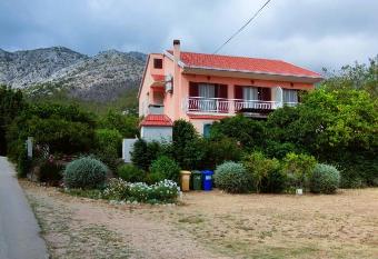 Apartments Senka has Smoking/Balcony rooms