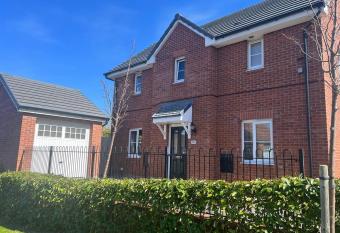 Remarkable 3-Bed House in Wirral has Balcony rooms