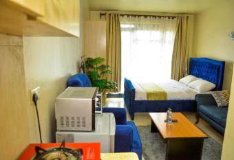 The Moon Serenity studios has Balcony rooms