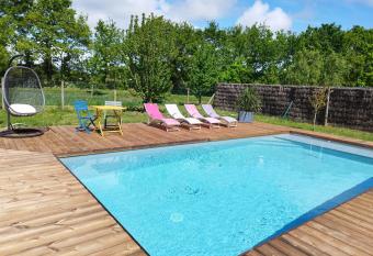 Tourisme & s  jour cosy - Piscine priv  e allows 18 year olds to book a room