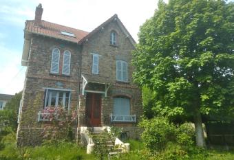 Enghien-les-Bains : maison meuli  re pr  s du lac has Balcony rooms