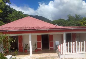 Maison familiale et authentique has Balcony rooms