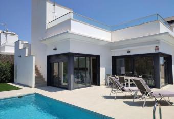 Luxury 3 Bedroom 2 bathroom Villa with Pool has Balcony rooms