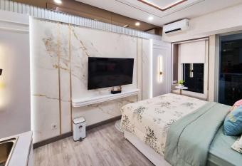 Apartment in Surabaya has Balcony rooms