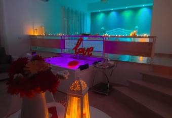 B&B Tre Sorelle has rooms with a private hot tub