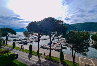 VistaLago Loft has Balcony rooms