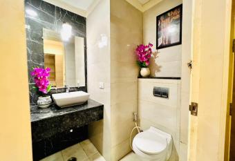 SKY HOUSE has Balcony rooms