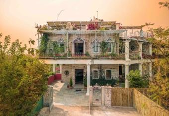 Moonstone, Bhopal, am   Stays & Trails has Smoking rooms