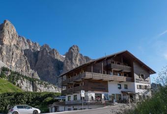 Rifugio Frara has Balcony rooms