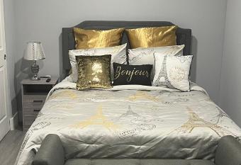 Kenia & Home has Balcony rooms