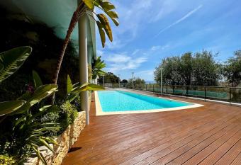 Appartement 2 pi  ces avec Piscine, garage proche Monaco allows 18 year olds to book a room
