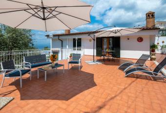 Villa Luciana has Balcony rooms