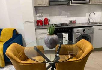 Cozy apartment in Sunninghill allows 18 year olds to book a room