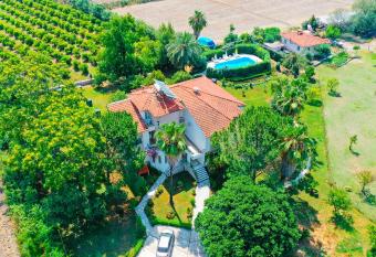 Malikane Residence has Balcony rooms