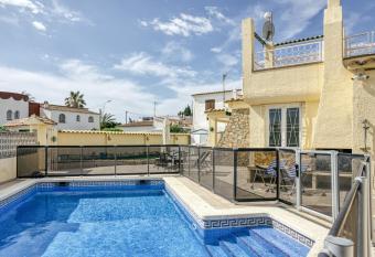 Villa Empuries A2 has Balcony rooms