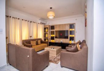 The Mastadon Apartments has Balcony rooms