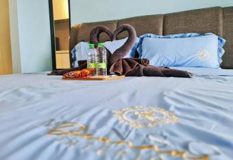 AmazingSkyBlueSuite   OwnBathtub has rooms with a private hot tub