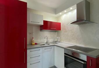 Mountain View Apartment has rooms with a private hot tub