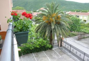 Apartments Royal allows 18 year olds to book a room