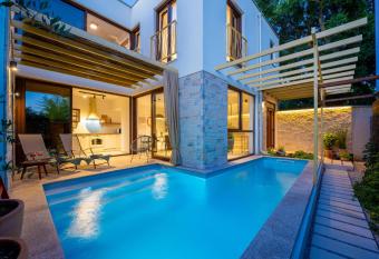 Villa Nascosta has Balcony rooms