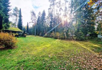 Bungalow direkt am See, mit eigenem Boot allows 18 year olds to book a room