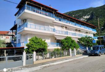 Hotel Dellis has Balcony rooms