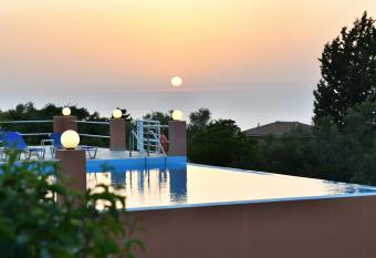 Villa Erato has Balcony rooms