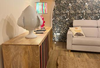 Le Dimore Del Gufo - Royal Suite allows 18 year olds to book a room